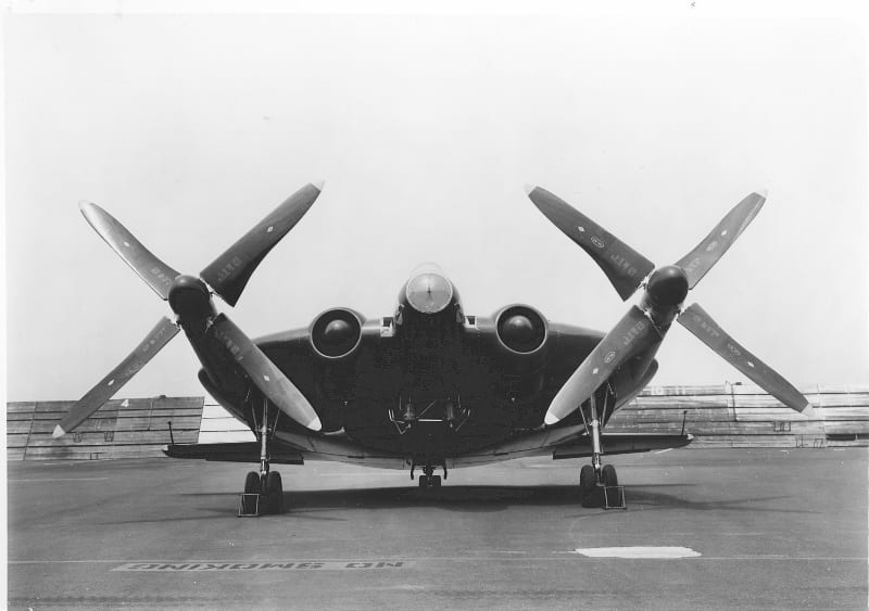 Специальные воздушные винты с пониженной частотой впадения для своего самолета XF5U-1 фирма «Воут» разработала сама и сама же собиралась изготавливать – на зависть специализированным предприятиям, которые от такого заказа отказались